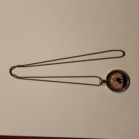 Round Spooky Cat Pendent - Picture 3 of 4